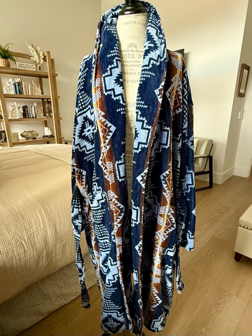 BRAND NEW- Weatherproof Aztec Pattern Open-Front Robe - Navy & Brown - Picture 2 of 5